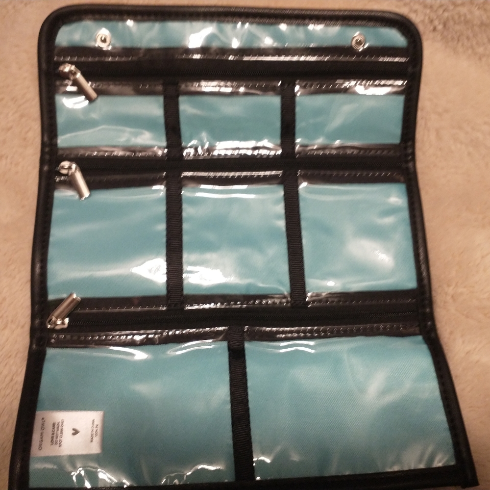 Origami Owl jewelry travel - Picture 3 of 3